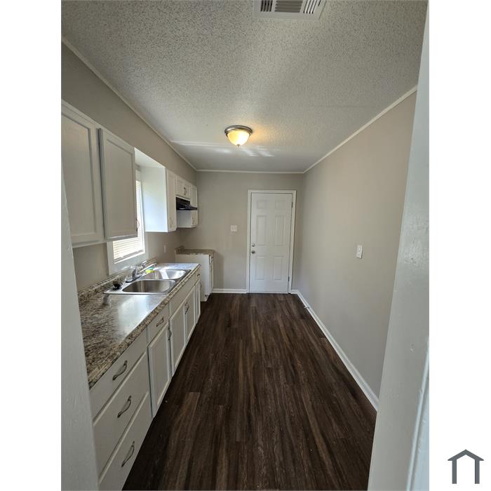 496 Orchard Ave